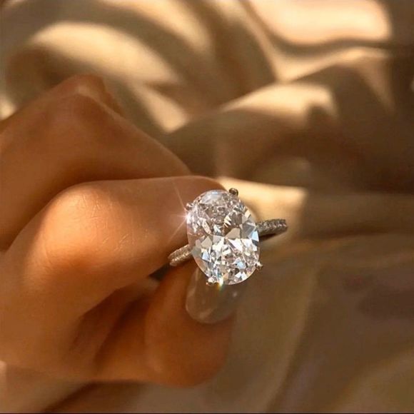 OVAL WEDDING RING - Picture 8 of 9